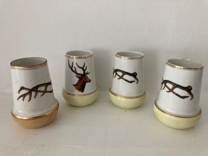 4 gobelets en porcelaine de couleuvre modèle Vénerie de Pierre Chambry