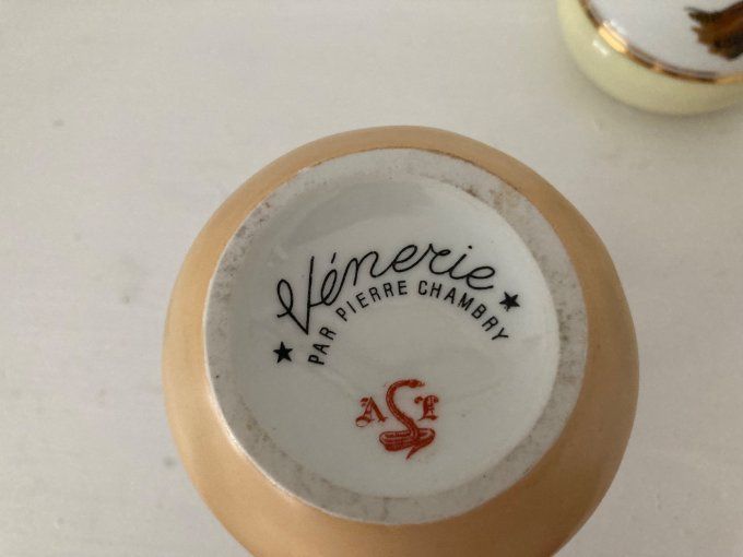 4 gobelets en porcelaine de couleuvre modèle Vénerie de Pierre Chambry