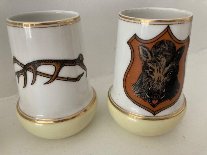 4 gobelets en porcelaine de couleuvre modèle Vénerie de Pierre Chambry