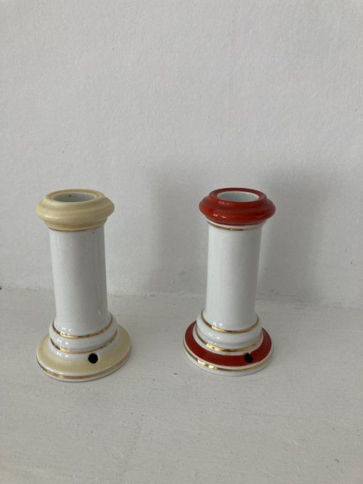 2 bougeoirs en porcelaine modèle Vénerie de Pierre Chambry