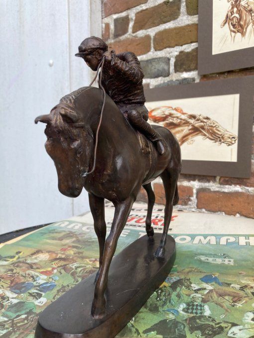  Bronze Jockey préparant son départ