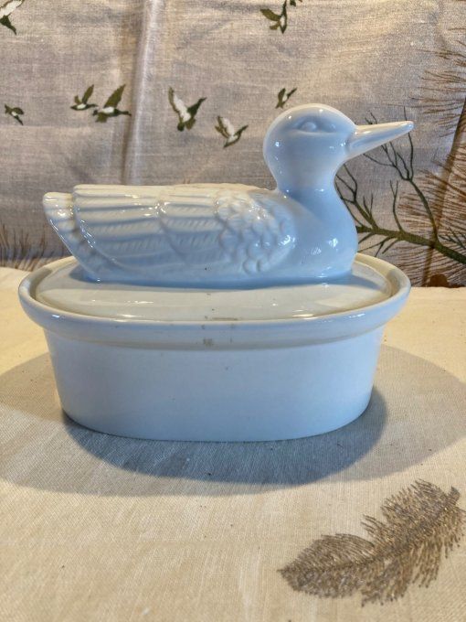Terrine en porcelaine à décor d un canard