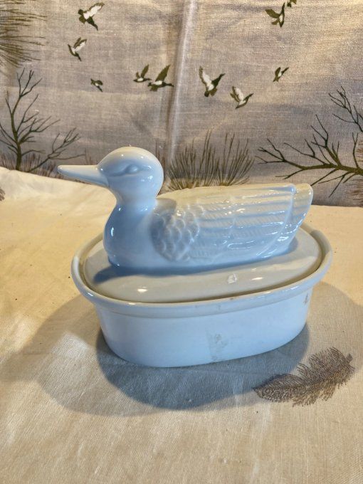 Terrine en porcelaine à décor d un canard