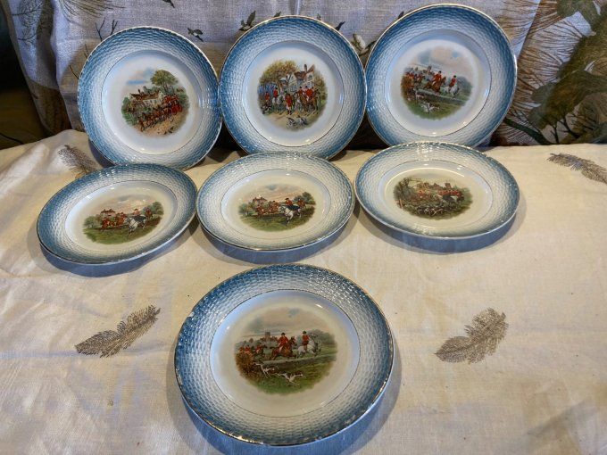 7 assiettes Chasse à courre bord bleu faïencerie St Amand 