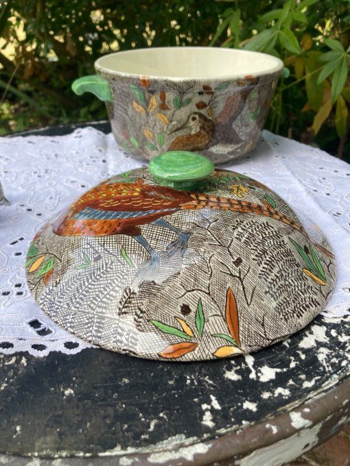 Gien Rambouillet. Légumier à décor de faisans, bécasses