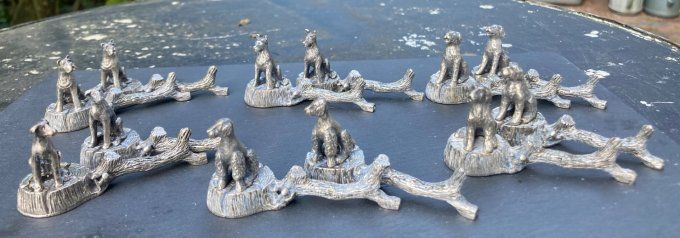 12 Porte couteaux  Chiens assis sur tronc d arbre