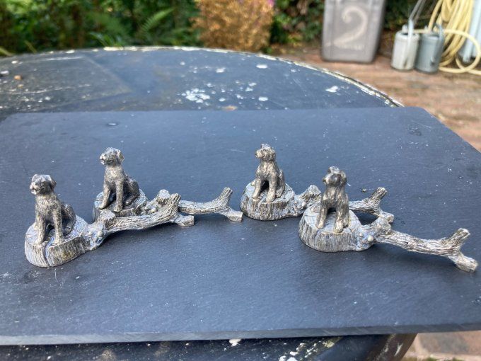 12 Porte couteaux  Chiens assis sur tronc d arbre