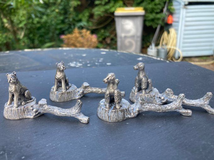 12 Porte couteaux  Chiens assis sur tronc d arbre