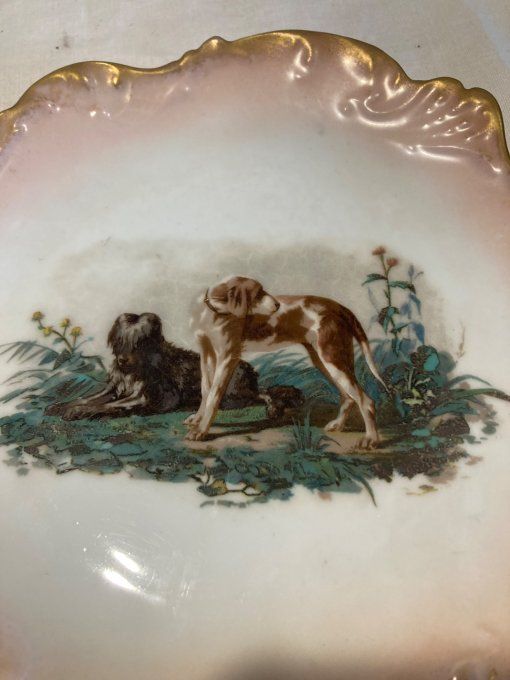 Assiette porcelaine à décor de chiens