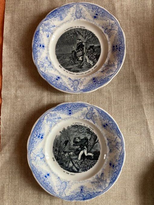 2 assiettes  «  L’ouverture de la chasse n° 10 et 9 «  Céramique de Creil Montereau.