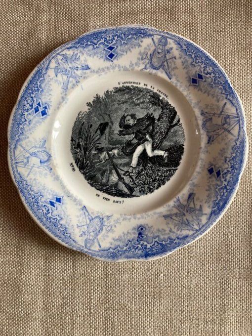 2 assiettes  «  L’ouverture de la chasse n° 10 et 9 «  Céramique de Creil Montereau.