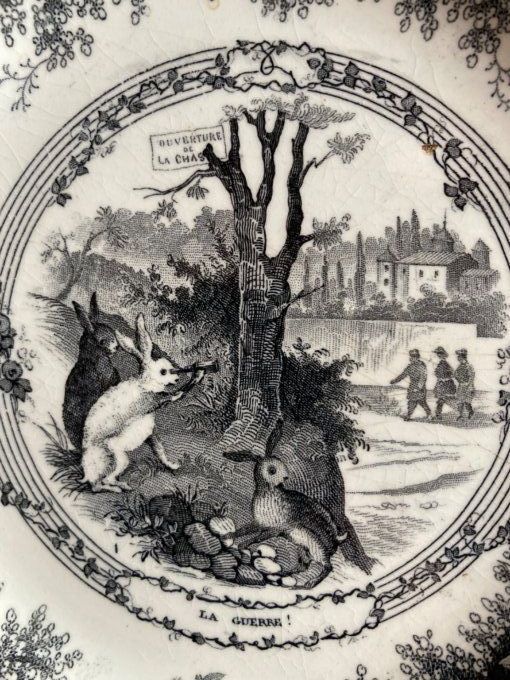 Assiette parlante  à décors de lapin : ouverture de la chasse » porcelaine opaque