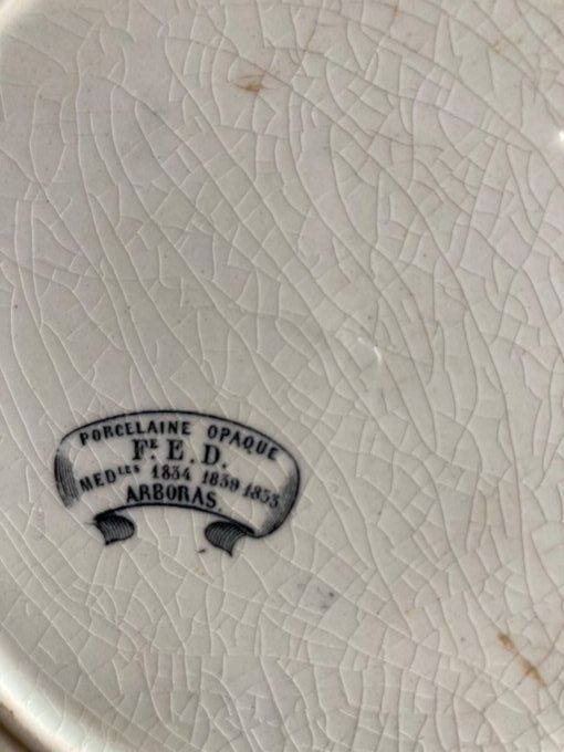 Assiette parlante  à décors de lapin : ouverture de la chasse » porcelaine opaque