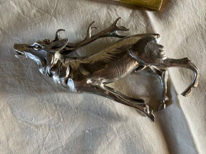 Presse Papier en métal argenté un cerf couché