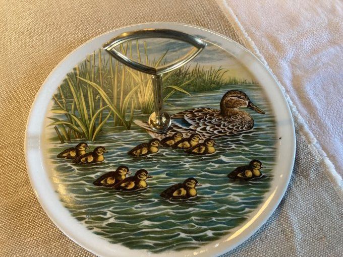 Plateau à fromage en porcelaine à décor de canards