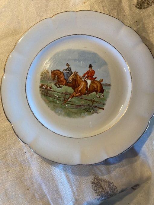 11 assiettes Chasse à courre faïencerie Armandinoise.