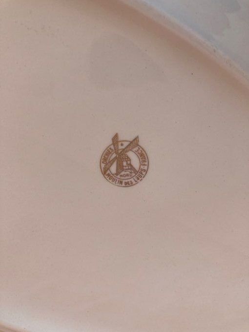 Plat en porcelaine oval à décor de faisans