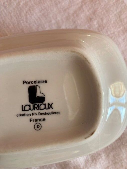 Plat oval en porcelaine PH Deshoulieres à décor d oies