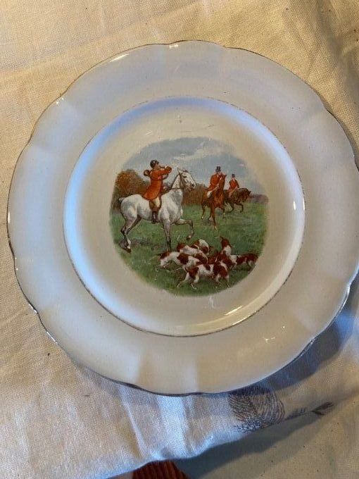 11 assiettes Chasse à courre faïencerie Armandinoise.
