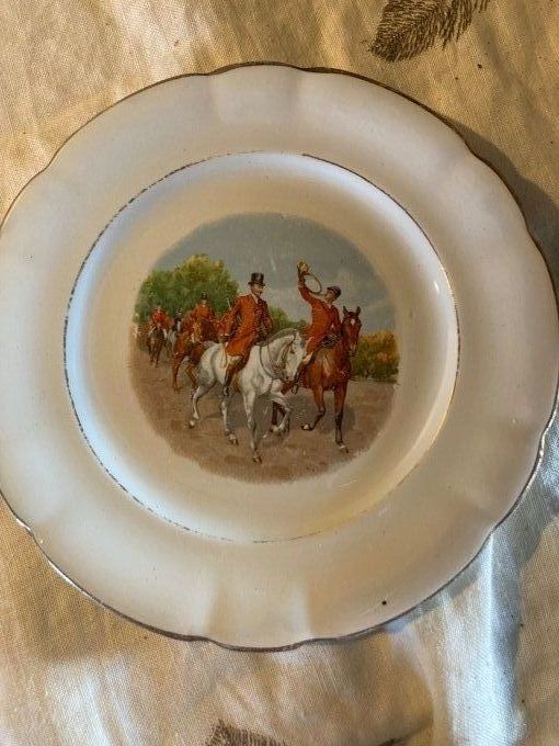 11 assiettes Chasse à courre faïencerie Armandinoise.