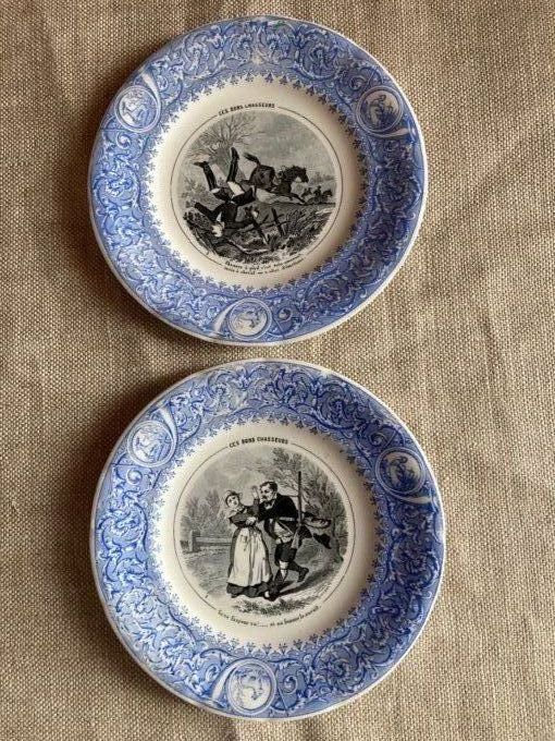 8 assiettes « Les Bons Chasseurs » faïence de Luneville